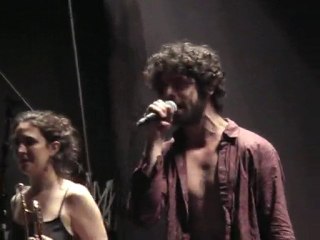 LE P'TIT BAZAR : La main dans le sac