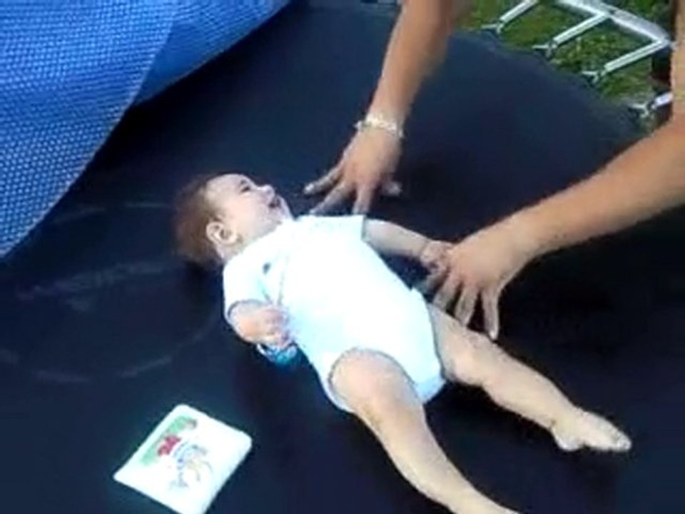 Pierrick fait du trampoline