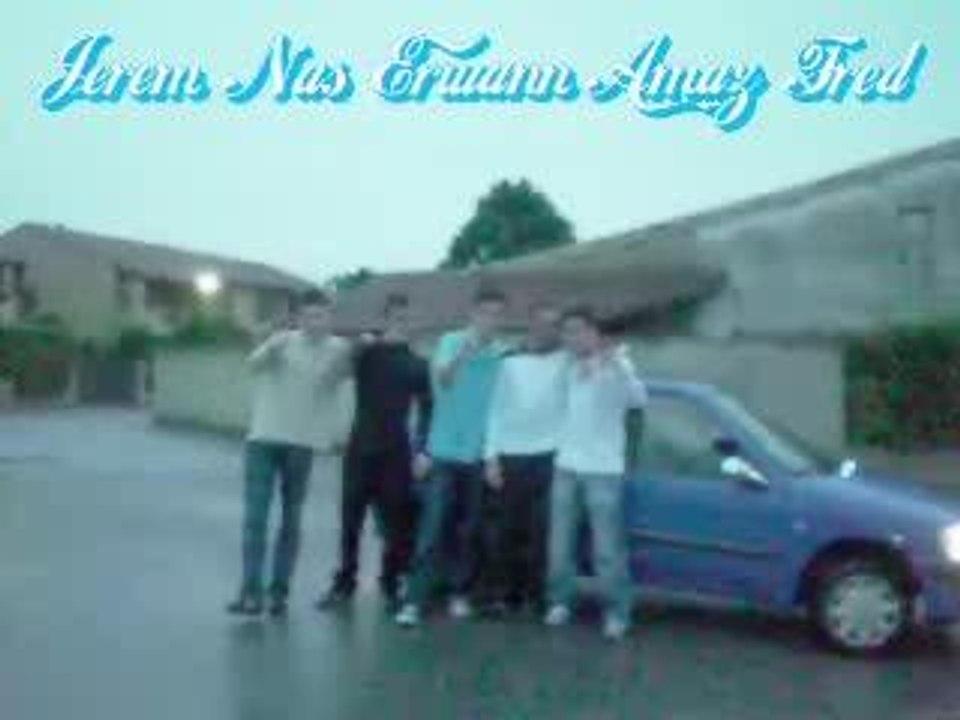 Lancer de canettes dans des poubelles