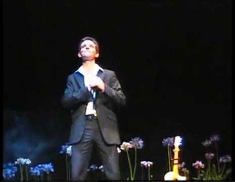 Maxime DAVID chante La vie est belle, le monde est beau