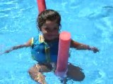 Aitana en la piscina 2010