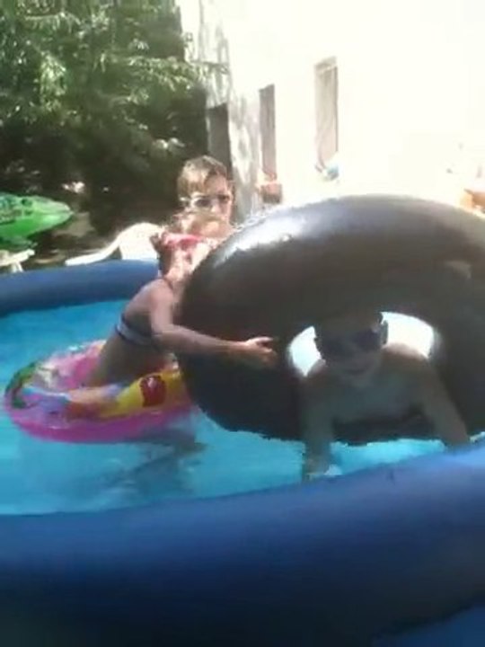 Enfants a la piscine