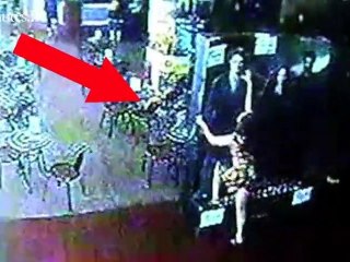 Elle arrache Robert Pattinson dans un magasin