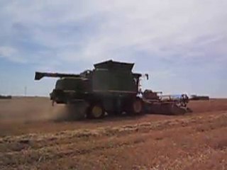 Démo d'une T660 dans un champ de blé dur