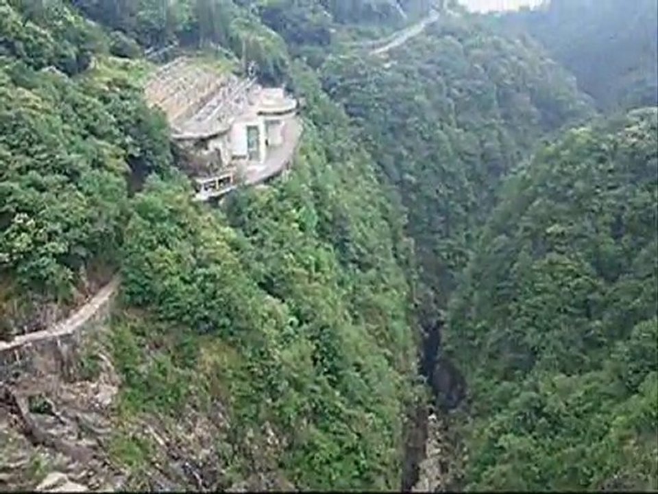 Val Verzasca - 007 Golden Eye bungy jump