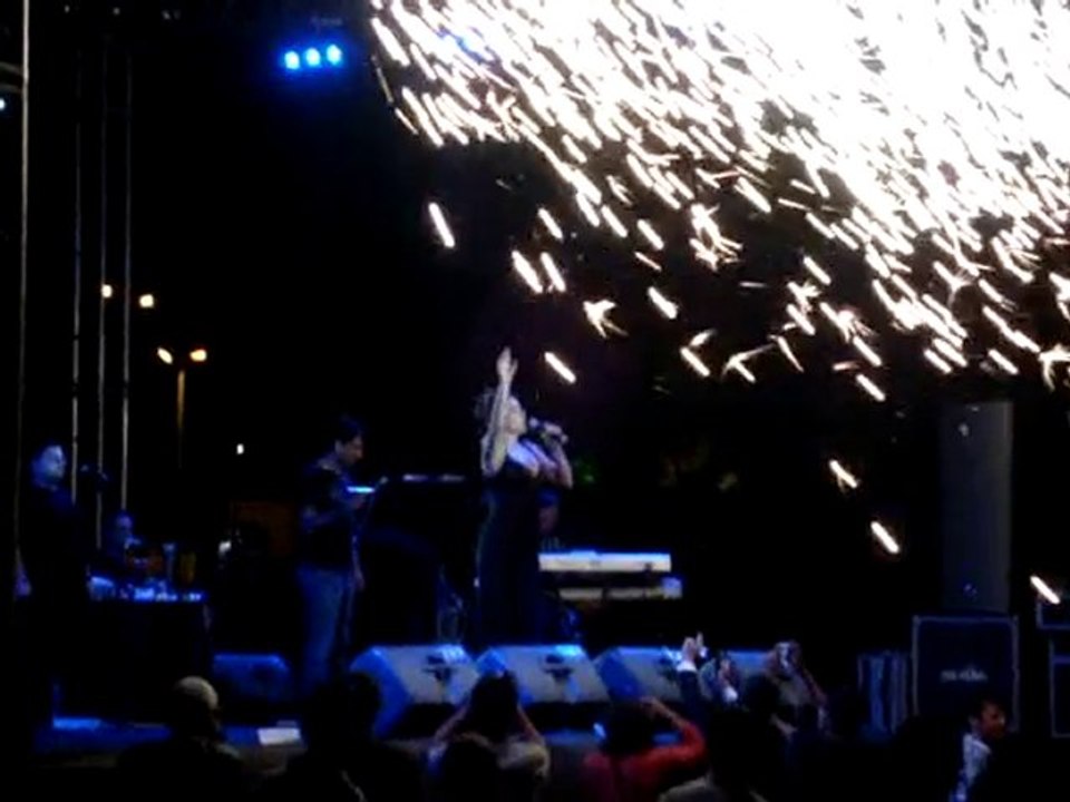 Funda Arar - Yak Gel (Canlı Performans) Çorum 30. Festivali