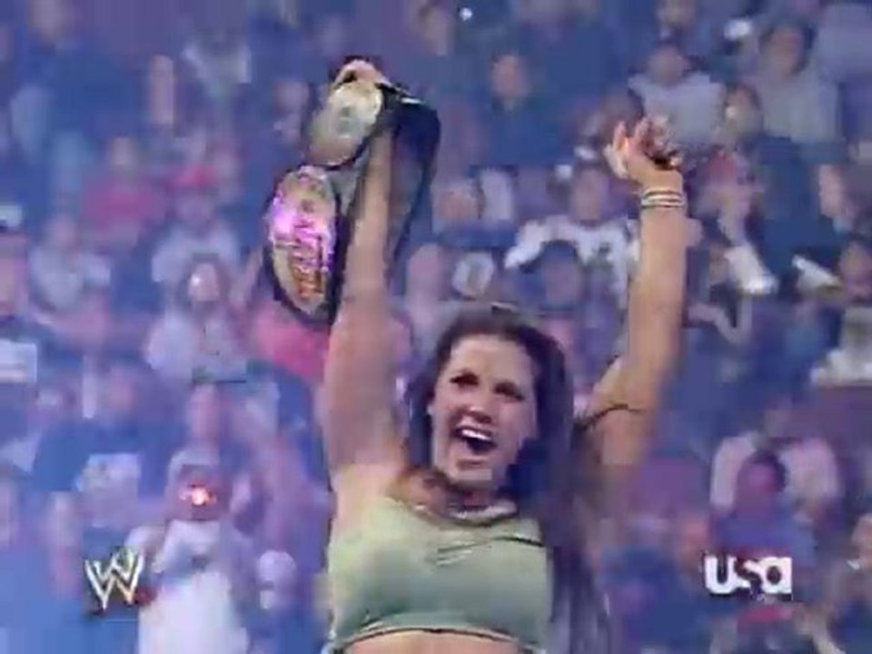 Mickie (c) vs Maria w Trish Stratus - Non-title