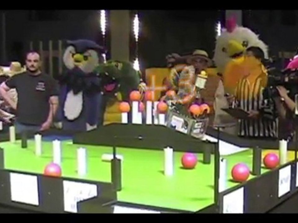 Coupe de Robotique 2010: Série 3 Eceborg Vs. Microb Tech.