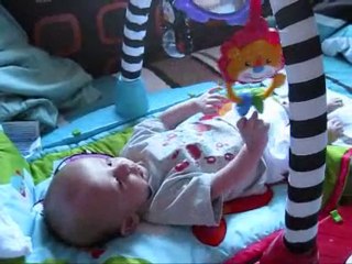 Clovis joue à 3 mois...