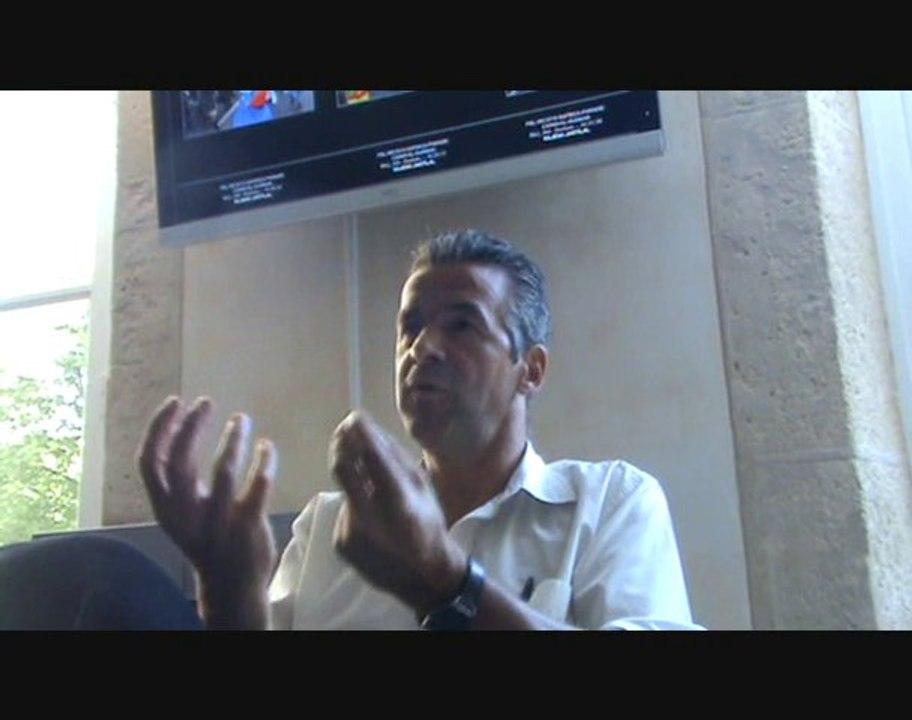 ITW-DE VINCENT HUGEUX PROF SCIENCE-PO ET GRAND REPORTER