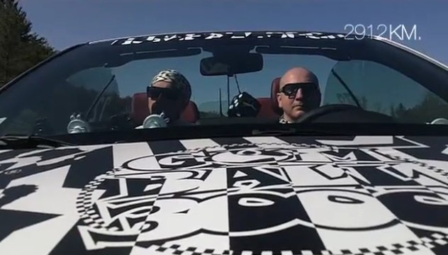 Gumball 3000 - Very Good Trippers - Pat & Jey Renault CC