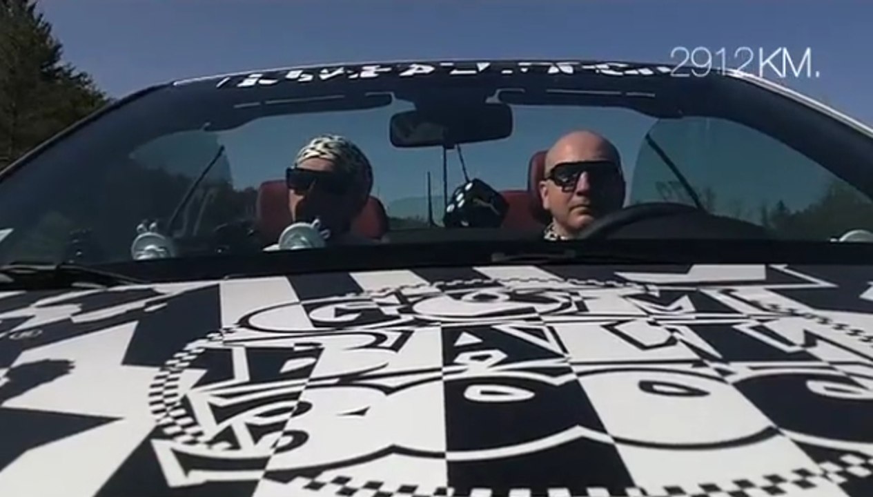 Gumball 3000 - Very Good Trippers - Pat & Jey Renault CC