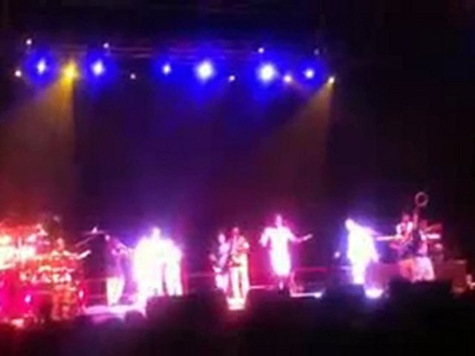 Earth Wind and Fire - Got to get you into my life (Live)