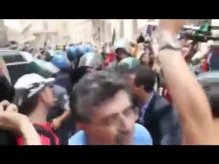 07-2010 Manifestazione aquilani a Roma finita a manganellate