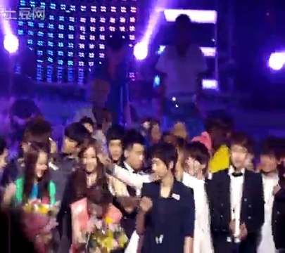 100702 Music Bank ending- Leeteuk fancam