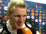 Spanish Players Teasing Schweinsteiger