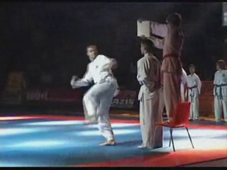 Taekwon-do ITF tecniche speciali su tavole