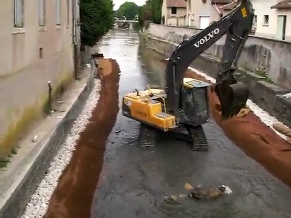 travaux sur la Seille à VIC/SEILLE semaine 27-2010