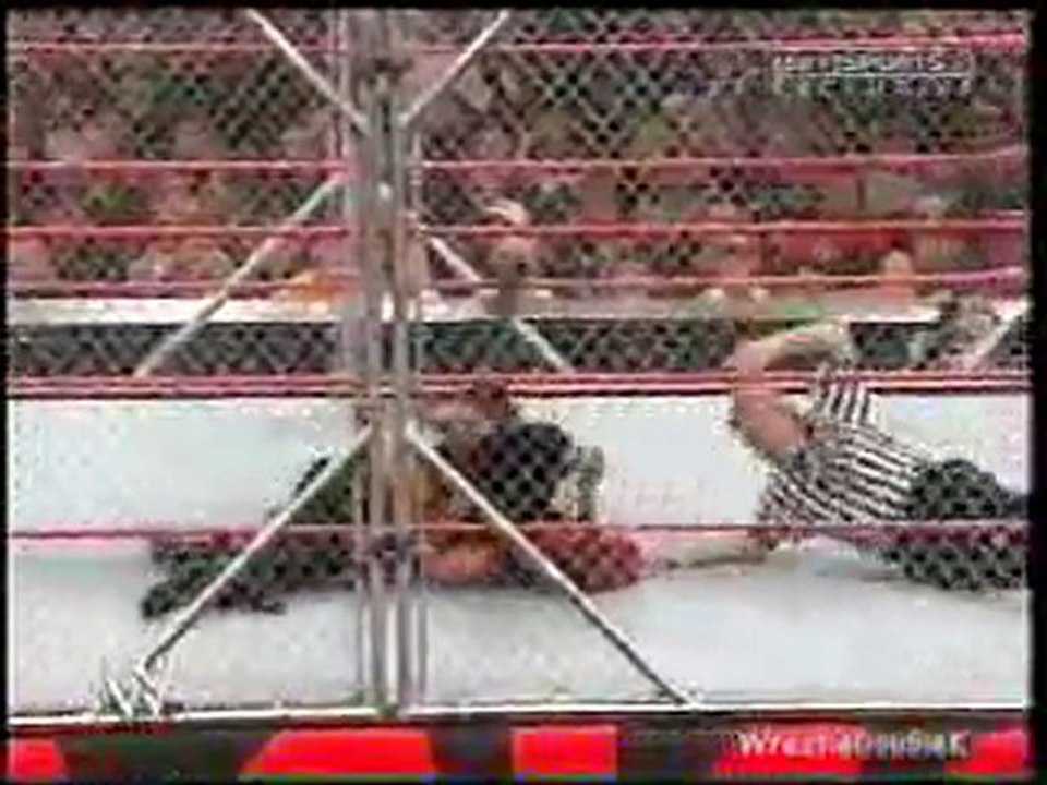 wwe Raw Lita vs Victoria STEEL CAGE MATCH