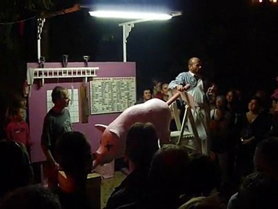 le stand du trou du cochon kermesse de Ménetreux