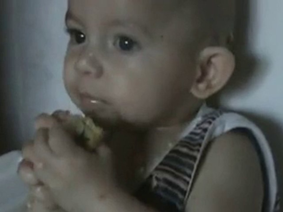 Dünyada bu kadar güzel armut yiyen bi yeğen daha varmı ???