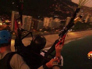 (HD) Voo Duplo de Parapente no Rio :: Praia do Pepino