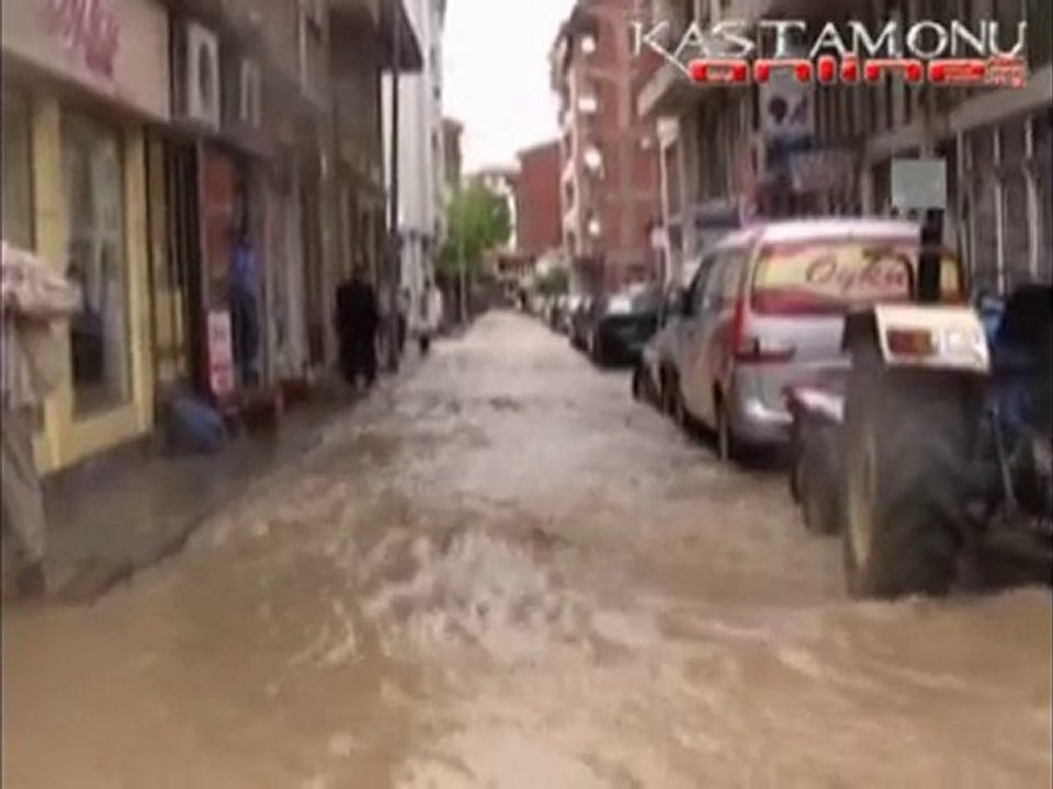 Taşköprü Dere Yatağına Döndü