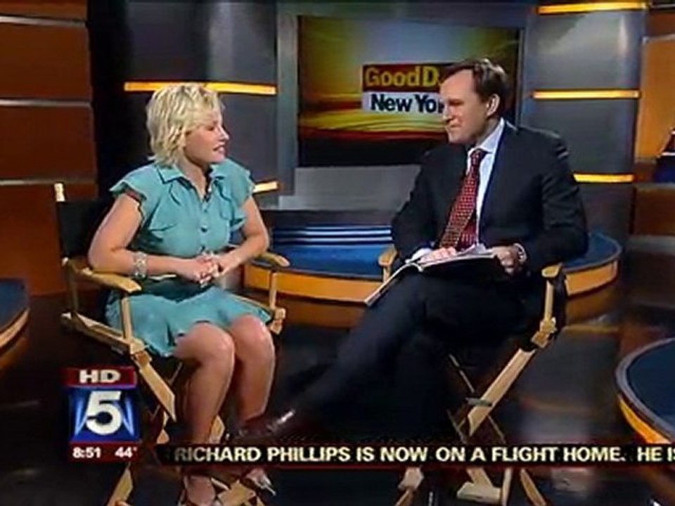 GDNY_-_Elisha_Cuthbert_-_4-17-09