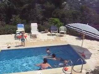 coucou maman ! j'ai sauté sans bouée ni brassards