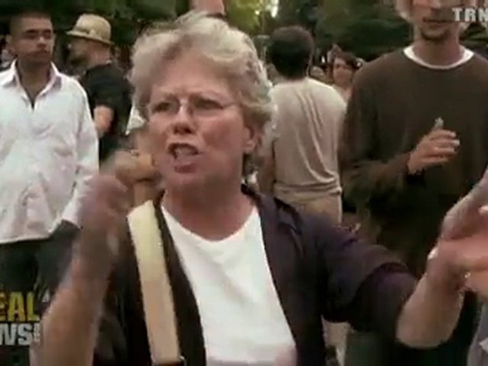 Toronto Neighborhod Defends G20 Activists