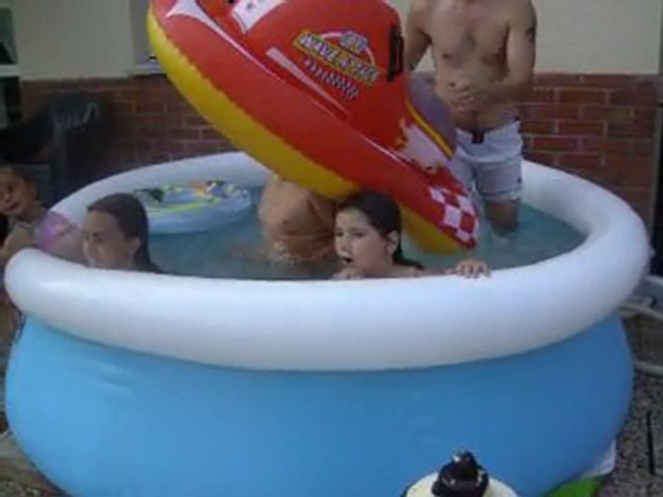 piscine mes enfants,mon homme et noemie la fieulle a ced