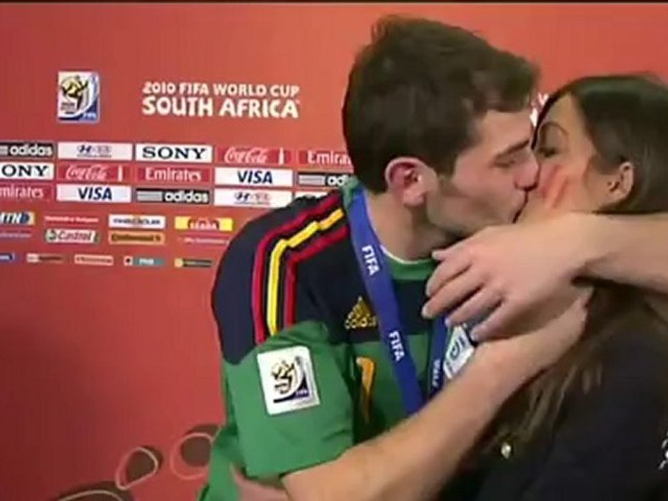iker casillas victory kiss