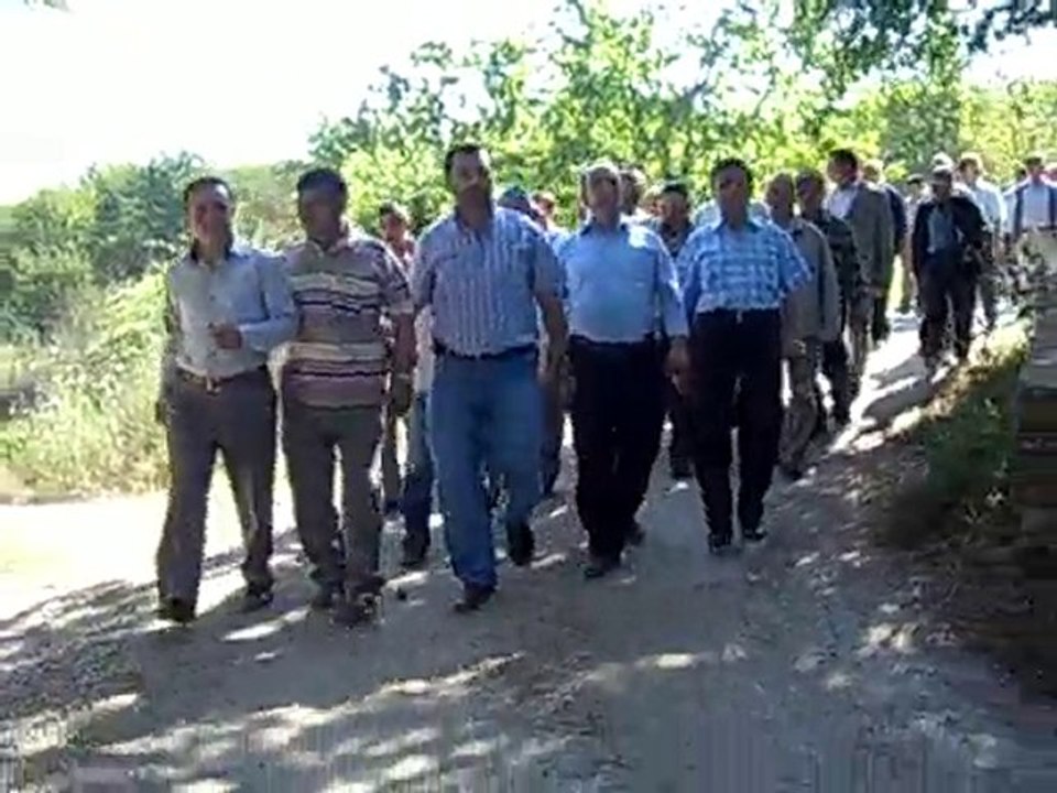 ŞENLİK 2010  MEZARLIK ETKİNLİĞİ BEL-DER