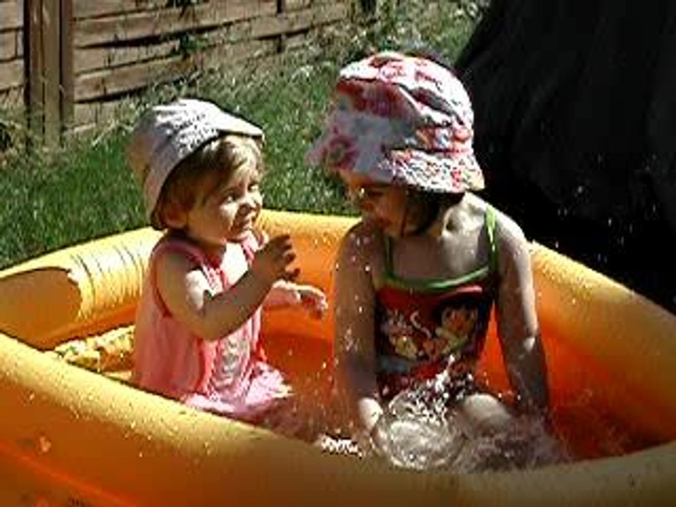 dans la piscine...