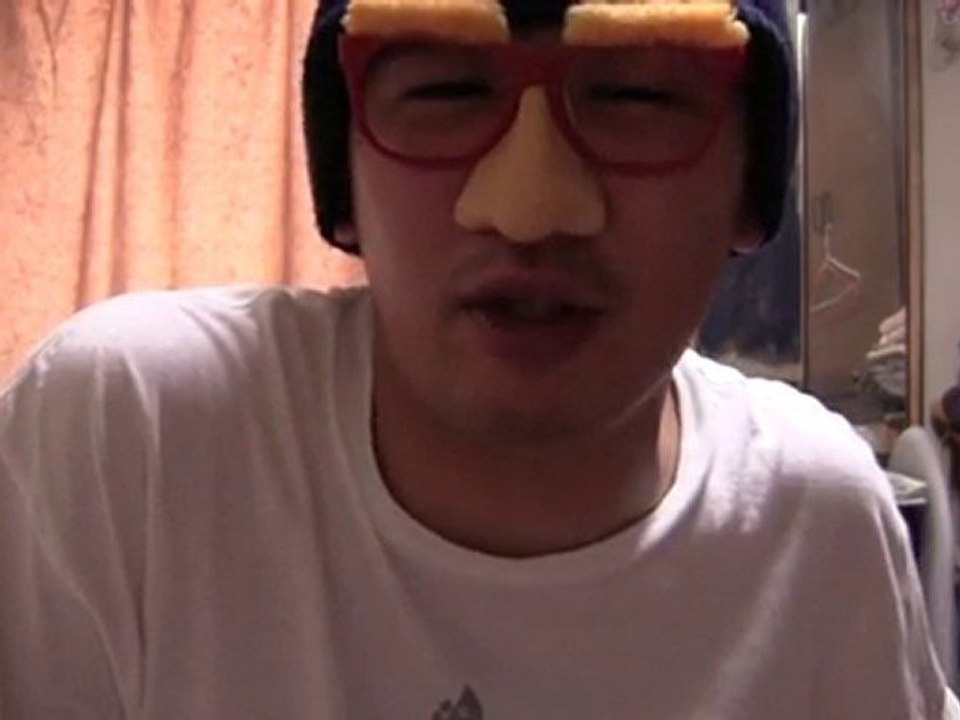 暑苦しい男がなにやら並行世界のおとぎ話を繰り広げる感じの動画100711その1