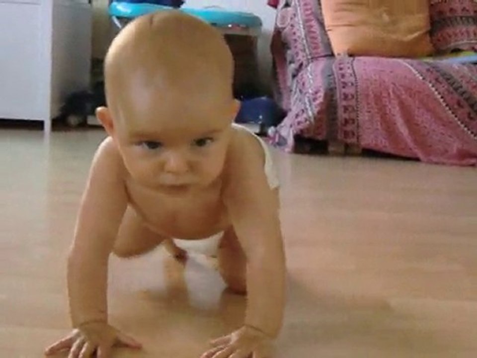 camille à quatre patte