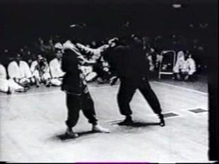 Bruce Lee demonstrates super fast kick