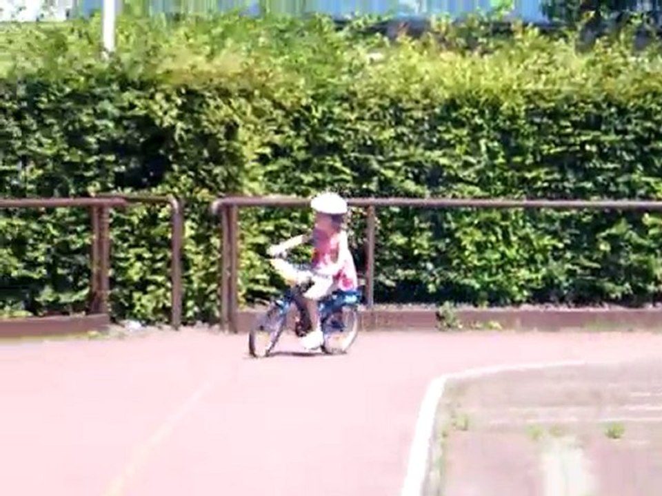 Cléo, premiers tours de vélodrome