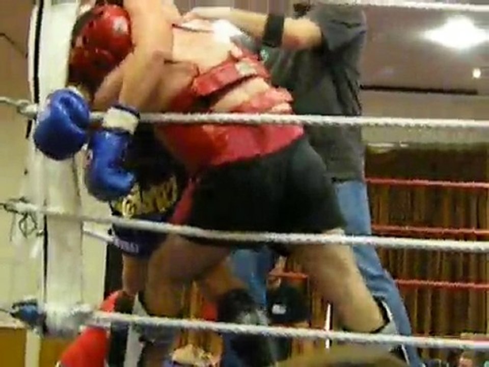 My first muay thai fight round 3