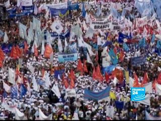 Romanian government goes into battle against the media