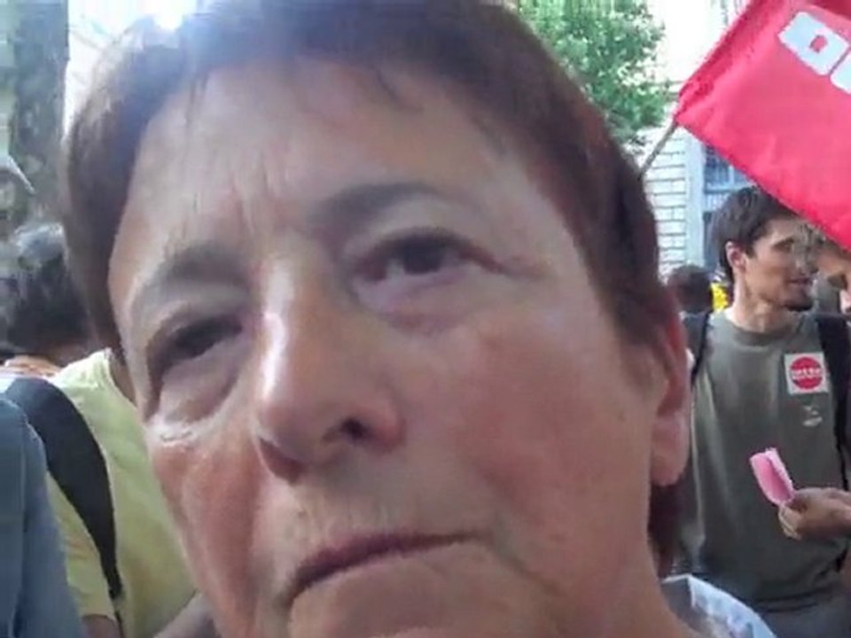 Arlette Laguiller à la manifestation contre la Françafrique