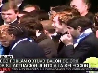 Fiesta y reconocimiento a la selección uruguaya a su regres