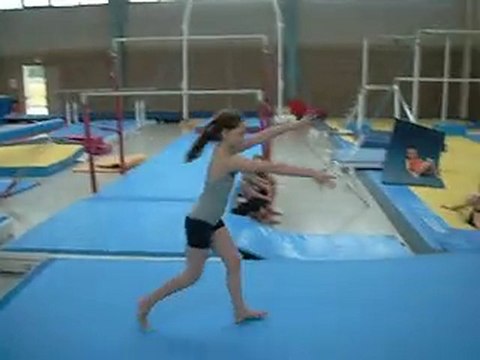 Rondade-Tempo - Salto arrière sur le trampo :)