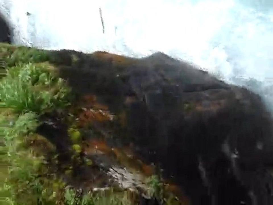 descente en kayak extrême au pont d'espagne