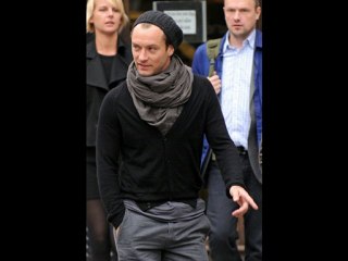 Jude Law Wearing Men Scarf