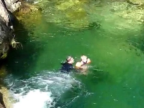 20100701 Mathilde et Pat toboggan torrent Corse