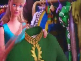 Toy Story 3 - Barbie déchire les habits de Ken