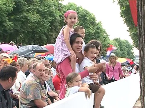 Un défilé du 14-Juillet sous la pluie aux couleurs africaines