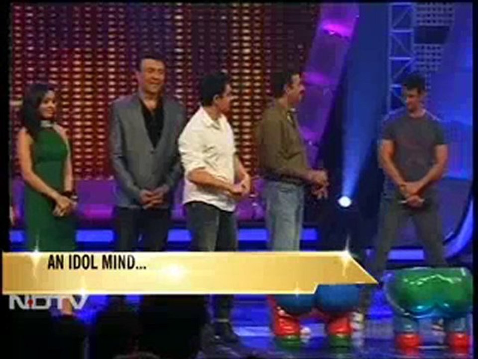 After drumming, Aamir takes to singing