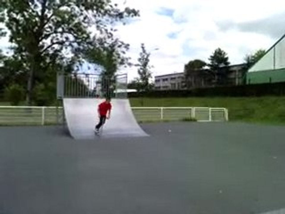 Moi scooter flip diago a un pied